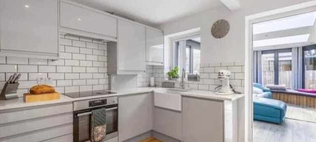 Modern 3 bed Sleeps 6 with Hot tub in Bath