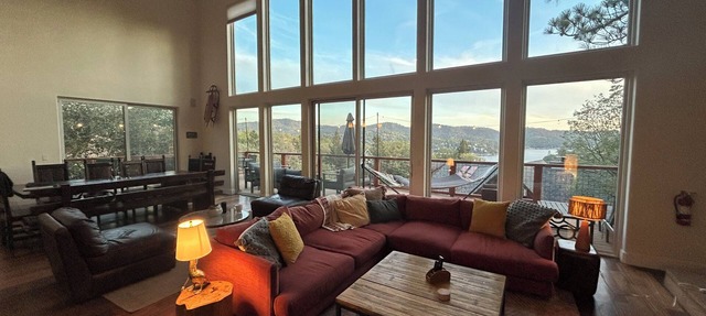 Modern 6 bedroom retreat, stunning lake views, close to village! in Lake Arrowhead