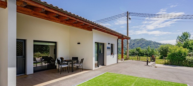 Modern apartment with mountain views and private terrace in Cangas de Onís in San Juan de Parres