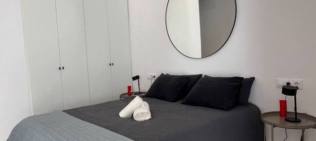 Modern Apartment with Patio & Two Bathrooms in València