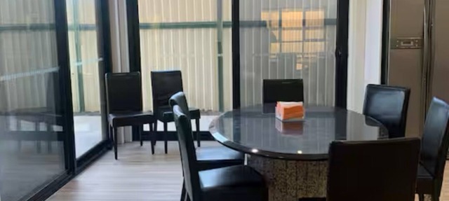 Modern comfortable shared house in Springvale