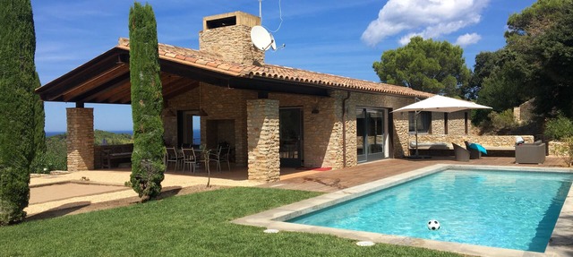 Modern cosy villa near beaches and village of Begur. Calm and green surrounding in Begur