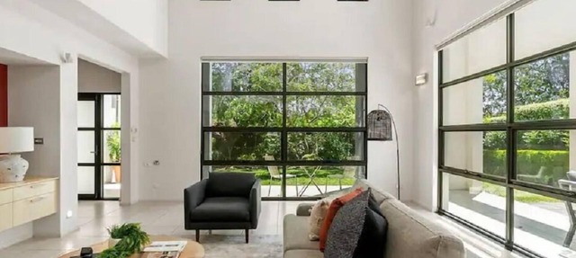 Modern & Perfect Location in Parliament Triangle in Deakin
