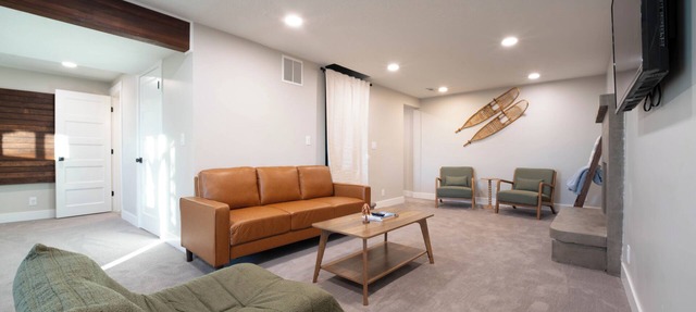 Modern Ski Retreat, Hot Tub + 15 Min to SLC in Bountiful