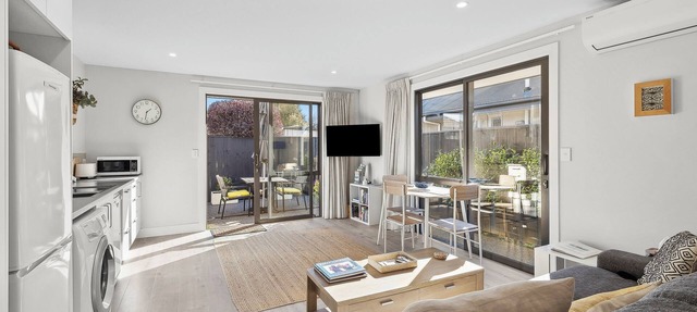 Modern, Sunny, Central in Motueka