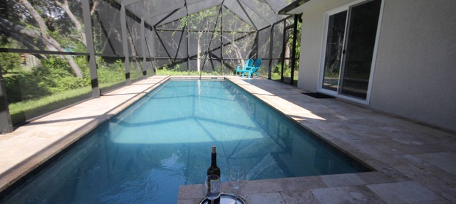 Modern villa with large pool! Free Wifi! in Venice