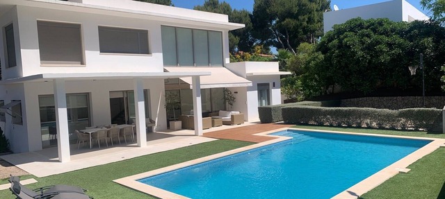 Modern villa with pool and sleeps 8 in Baleares