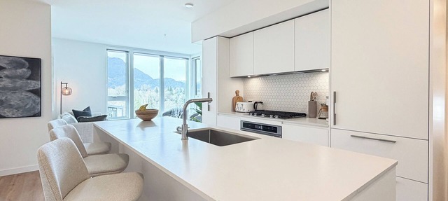 Mountain View Luxury Escape at Redbridge in Squamish