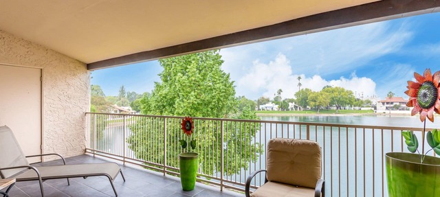NEW & GORGEOUS Lakefront ZEN 3 bedrooms [2 KING +1 Queen] in Phoenix