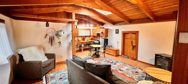 Nostalgic Downtown Boatbuilder's Cabin - Licensed in Squamish
