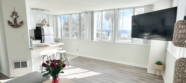 Oceanfront View Cabana only a few steps away from the iconic Santa Monica Pier! in Santa Monica