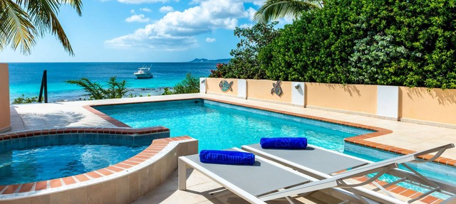 Oceanfront Villa, Direct Ocean Access, Private Pool in Kralendijk