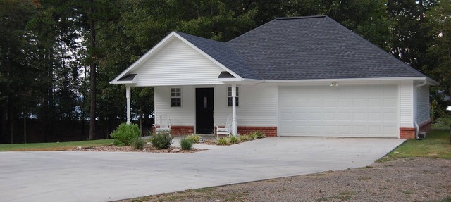 On Lake Dardanelle, quiet but close to town in Dardanelle