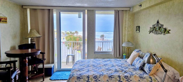 On the Beach Cozy Condo! Heated Pool & Ocean View - Daytona in Daytona Beach