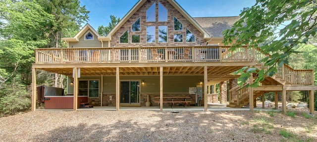 On The Rocks by PMR, 7BR, Near Lake Harmony, Outdoor Fireplace, Sleeps 20 in Lake Harmony
