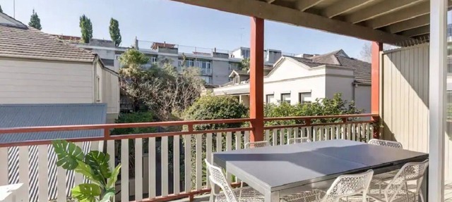 Oversized Artdeco Apartment w 4m high ceilings in Glebe