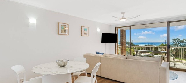 Pacific Gables 8 - Absolute Beachfront Tugun - Min. 3 Night Stays! in Tugun