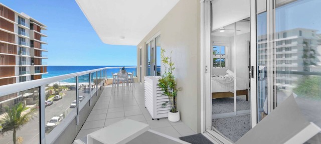 Palm Beachview Luxe Steps to beach & Talle creek in Palm Beach