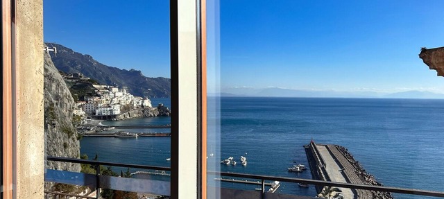 Panoramic A Stone's Throw From THE Beach in Amalfi