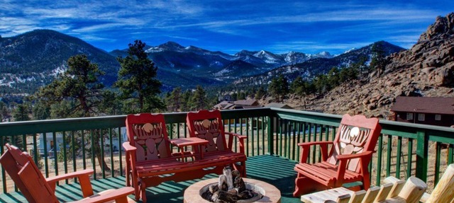 Park Entrance Lodge RMNP Views! Gas FirePit, HTub, Billiards, Indoor BBCourt in Estes Park