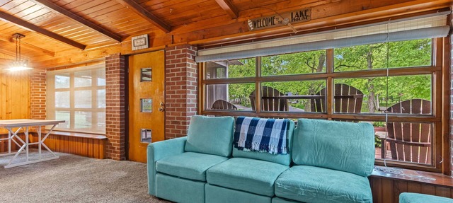 Peaceful Waterfront Home - Close To Indiana Beach in Monticello