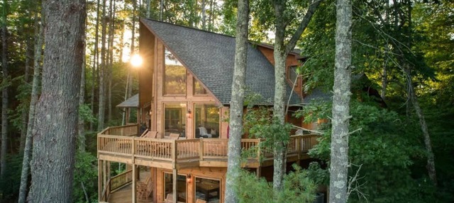 Pineview Escape - Hot tub, arcade & mountain views in Blue Ridge Mountains