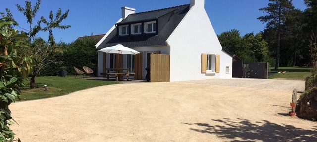 pleasant house for 6 with heated swimming pool in Locquirec