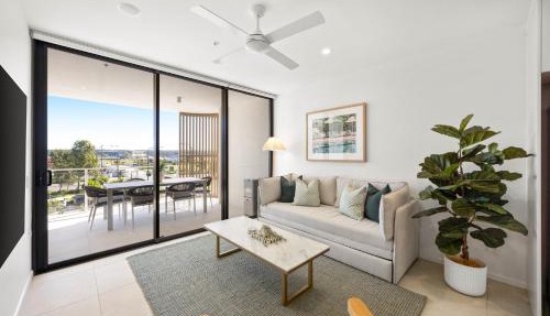 Poolside 2-Bed Apartment at Lake Kawana in Kawana Waters