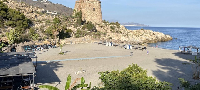 Precioso Piso Recién Reformado Todo a Estrenar en Primera Línea de Playa in Almuñécar