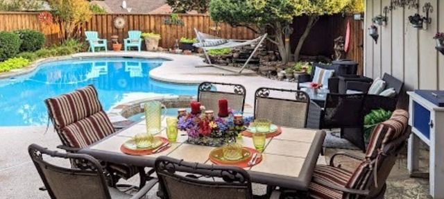 Premier Secluded Oasis w/Diving Pool, Hot Tub, Koi Pond & Outdoor Shower in Plano