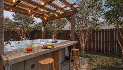 Prime Location- 4BR Hot Tub, BBQ & Kids Play Zone in Plano
