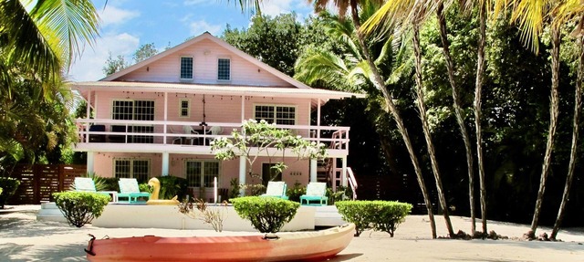Private 1BR Beach Apartment - First Floor in Placencia