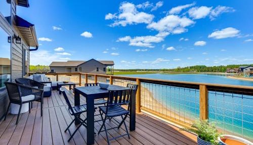 Private Beach & Game Room! Sunset Lake Group Hub in New Lisbon