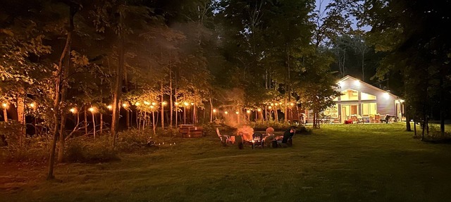 Private Cabin on Dead Lake-14 acres, dog friendly, hard sand beach, comfy beds in Dent
