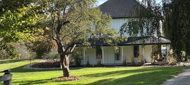 Private, Cozy Country Retreat in a cul-de-sac beside a 1,000-acre nature reserve in Mono