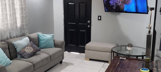 Private Gorgeous Cozy Modern home/5 min Drive from beach, righ across from park in Tijuana