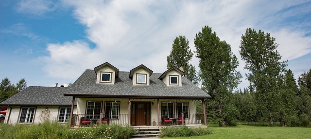 Private Home on 10 Acres 12 minutes from Golden, BC. in Blaeberry