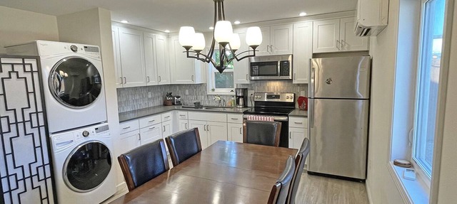 Private house with 3 suites. Modern, Clean & Comfortable! in Portland
