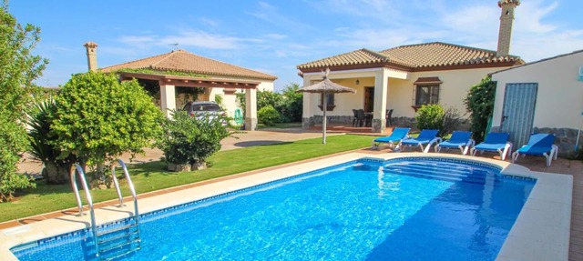 Private large pool, close to oldtown Conil, beautiful garden, covered terrace, fireplace - Casa Noe - in Conil de la Frontera
