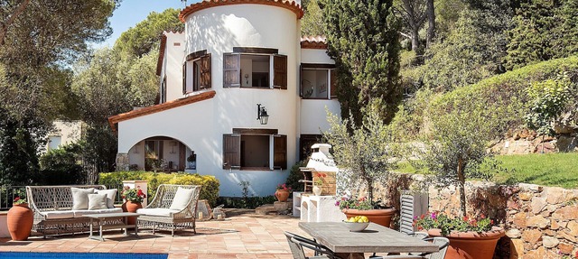 Private villa: amazing sea views with private garden and pool in Sa Tuna, Begur in Begur