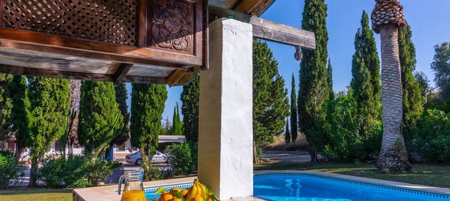 Private villa on a large estate with pool and tennis courts. in Mijas