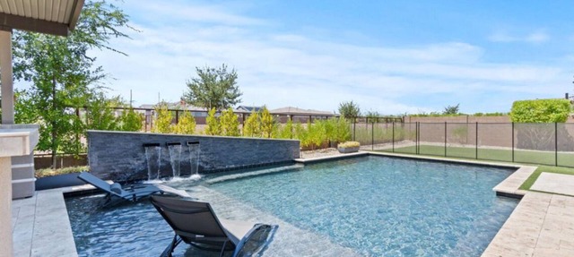 Quiet Family Villa with Pool and Home Gym in Peoria