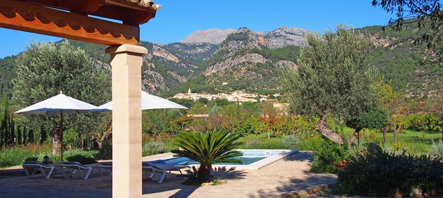 QUIET VILLA WITH PRIVATE POOL NEAR THE VILLAGE in Selva