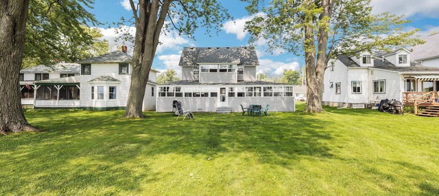 Rays On The River: Fall St. Clair River Getaway | Waterfront + Fire Pit + Fireplace in Algonac