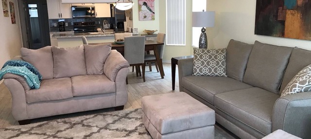 Recently Remodeled, Very Comfy Condo Near Disney, Universal and Sea World. in Kissimmee