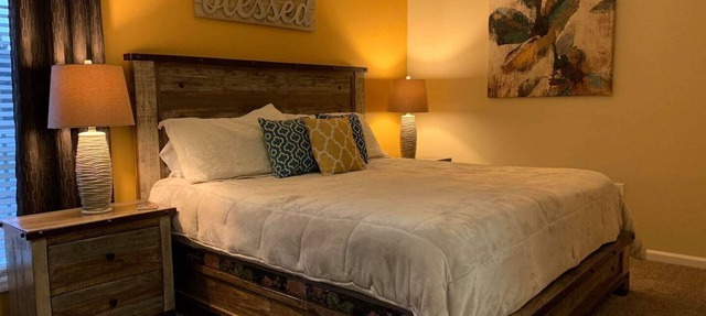 Relaxing Quiet Condo- 1 block from the Parkway. 5 min walk to The Island. in Pigeon Forge