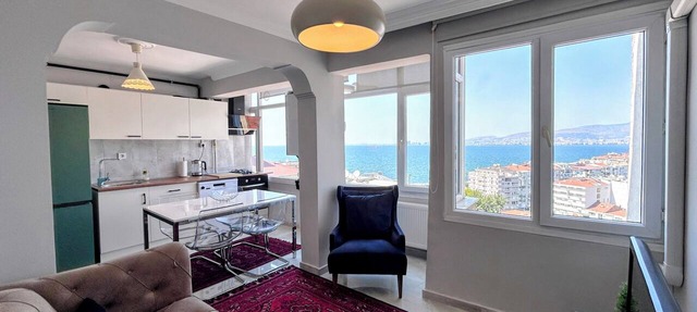 Renovated comfy apartment with unique sea view in Konak
