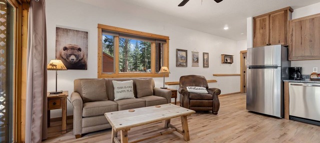 Riverfront Hideaway Private Hot Tub in Estes Park
