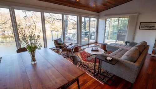 Riverfront home with multiple decks, central AC, washerdryer - two dogs OK in Arnold