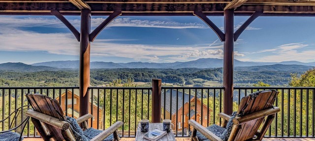 Romantic Escape with panoramic Mountain Views, great location 2.5 steps to enter in Sevierville